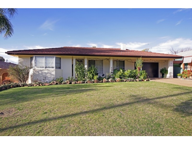 33 Nordlingen Drive, Wagga Wagga NSW 2650