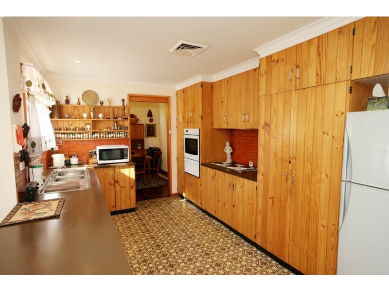 33 Nordlingen Drive, Wagga Wagga NSW 2650