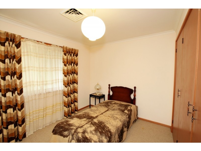 33 Nordlingen Drive, Wagga Wagga NSW 2650