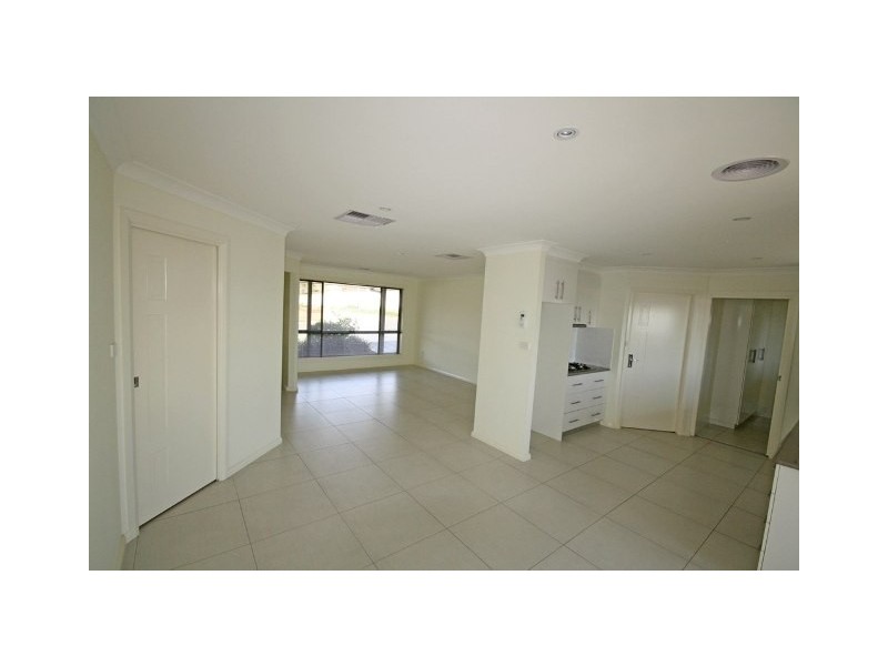 2/17  Balala Cres, Wagga Wagga NSW 2650