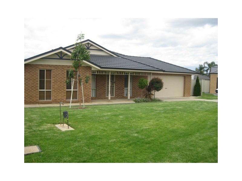 9 Walla Place, Wagga Wagga NSW 2650