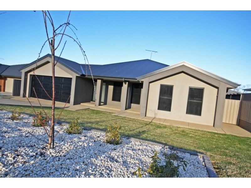 32 Brindabella Drive, Wagga Wagga NSW 2650