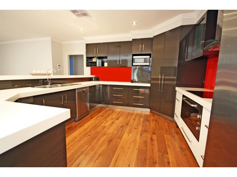 32 Brindabella Drive, Wagga Wagga NSW 2650