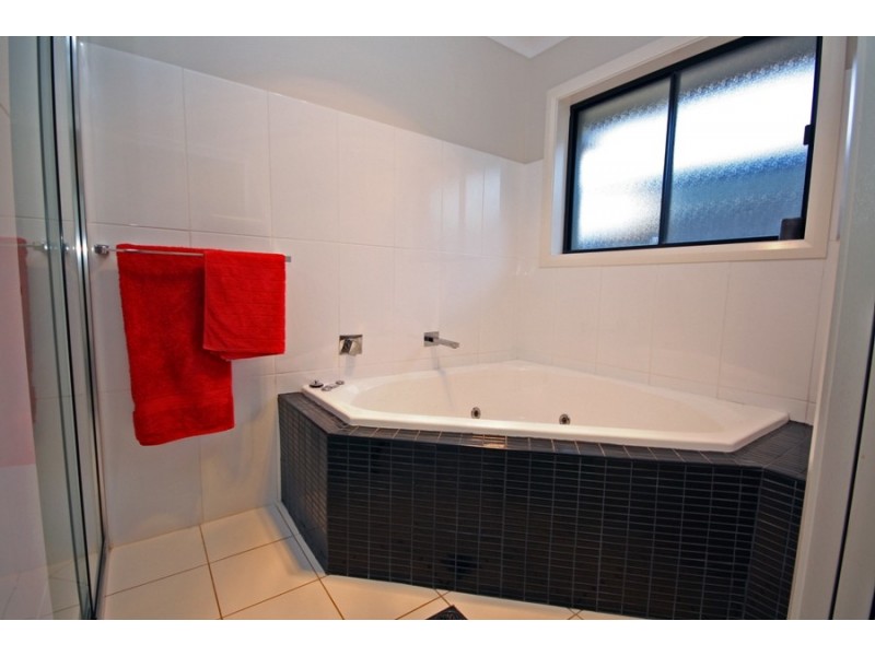 32 Brindabella Drive, Wagga Wagga NSW 2650