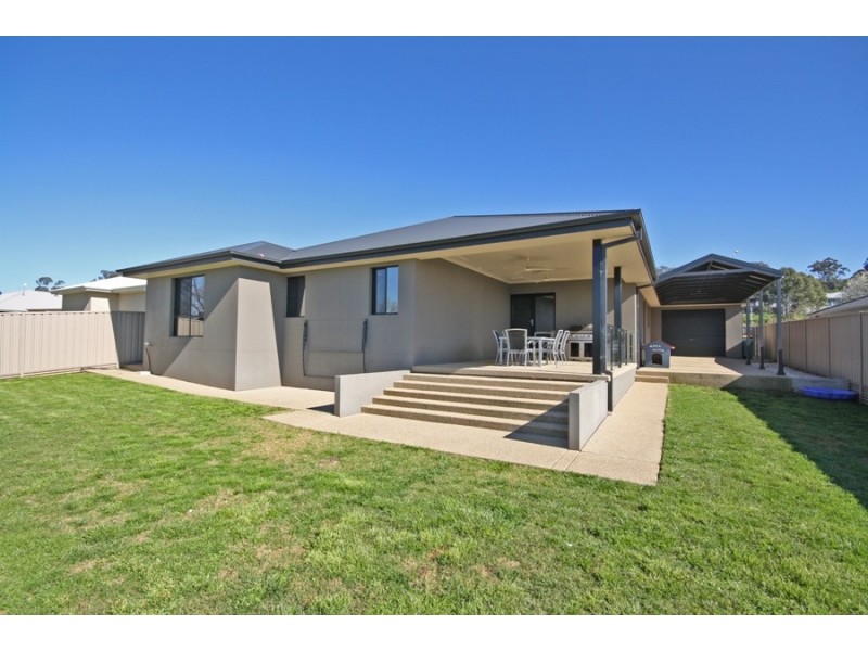 32 Brindabella Drive, Wagga Wagga NSW 2650