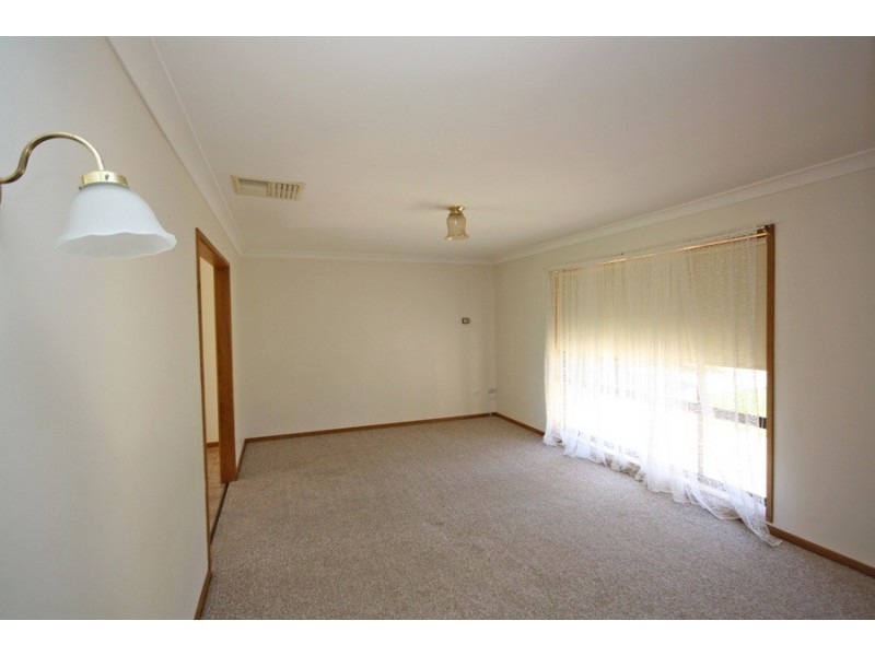 17 Simpson Ave, Forest Hill NSW 2651