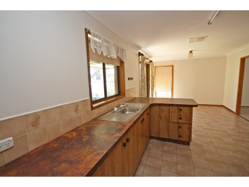 17 Simpson Ave, Forest Hill NSW 2651