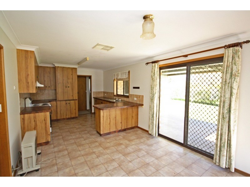 17 Simpson Ave, Forest Hill NSW 2651