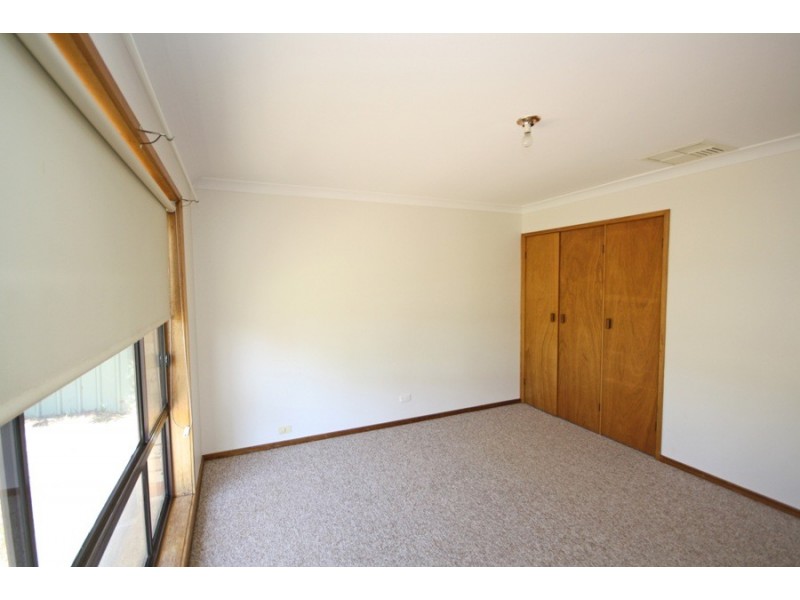 17 Simpson Ave, Forest Hill NSW 2651