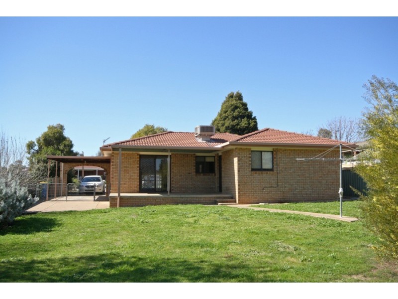 17 Simpson Ave, Forest Hill NSW 2651