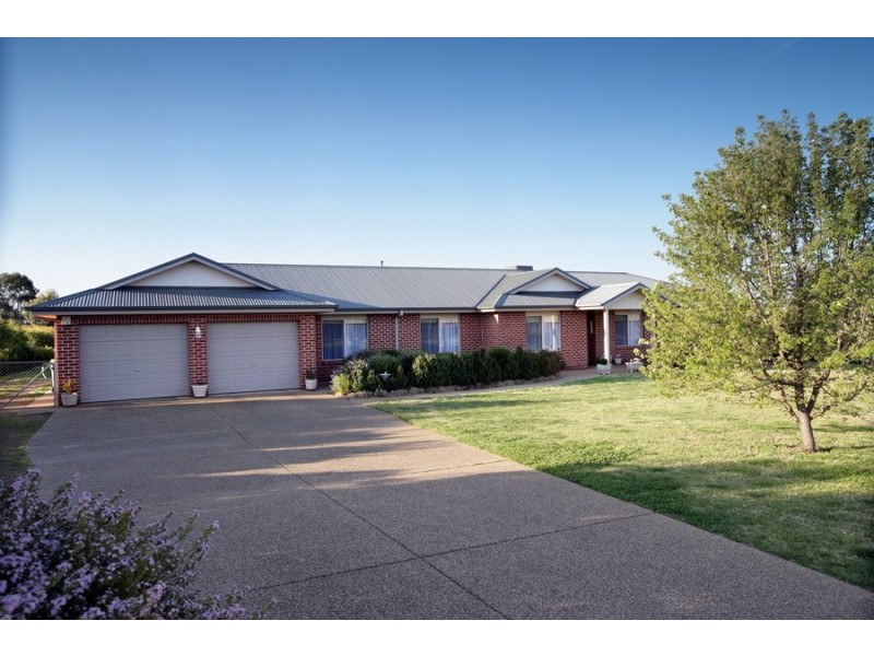 8 Evangelist Ave, Wagga Wagga NSW 2650