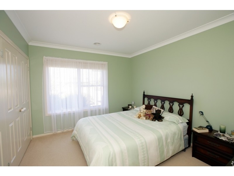 8 Evangelist Ave, Wagga Wagga NSW 2650