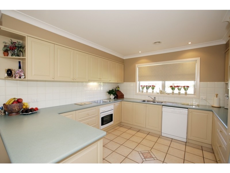 8 Evangelist Ave, Wagga Wagga NSW 2650