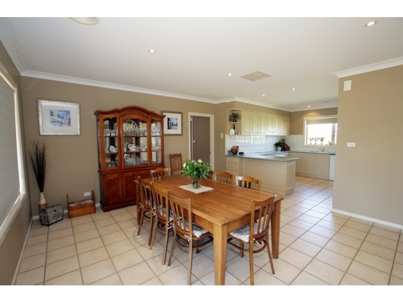 8 Evangelist Ave, Wagga Wagga NSW 2650