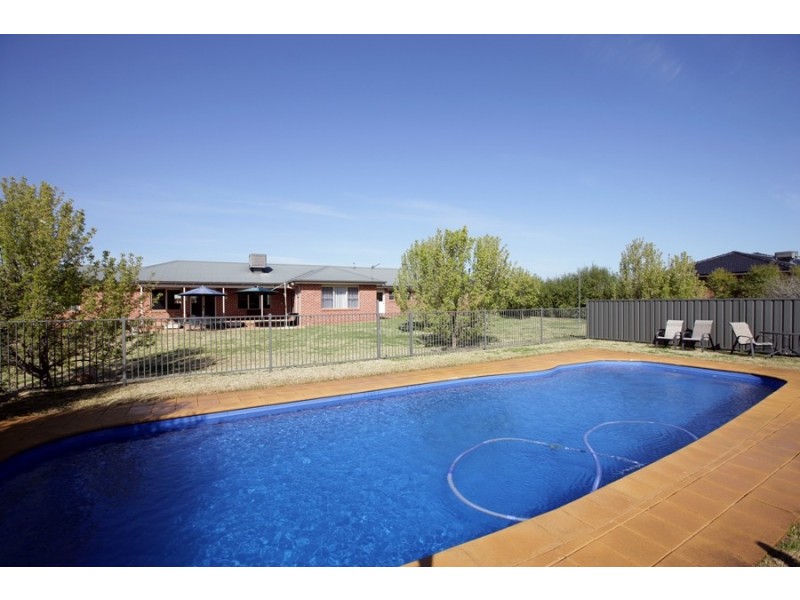 8 Evangelist Ave, Wagga Wagga NSW 2650