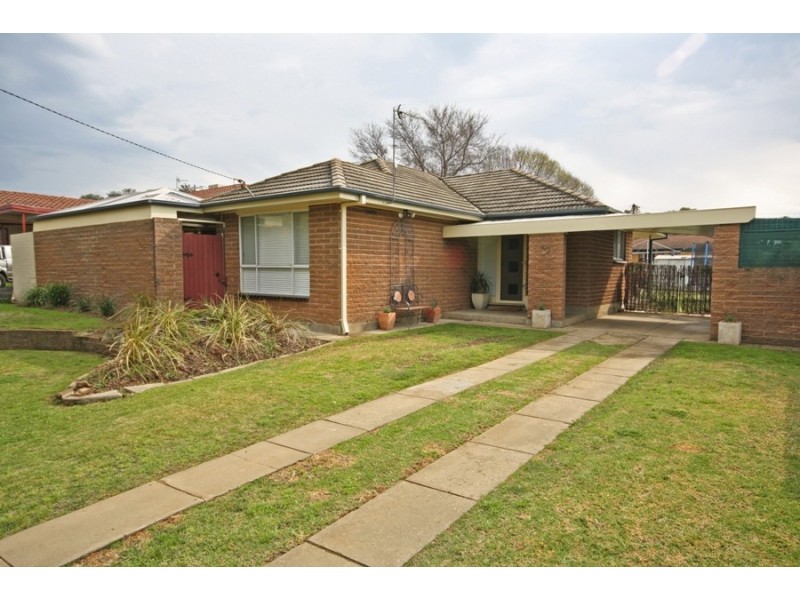 53 Red Hill Rd, Wagga Wagga NSW 2650