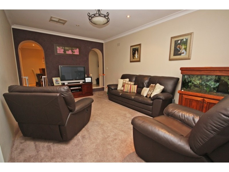 53 Red Hill Rd, Wagga Wagga NSW 2650