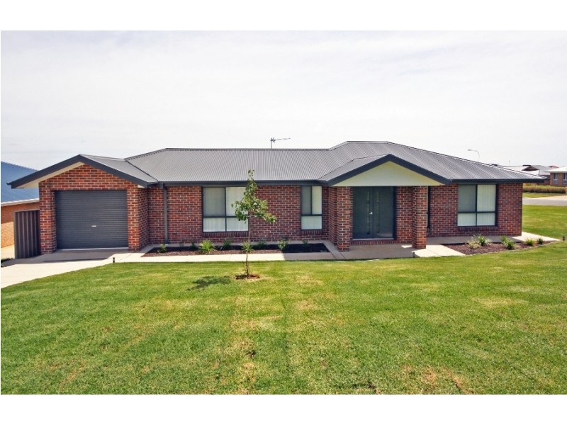 2/24  Hudson Drive, Wagga Wagga NSW 2650