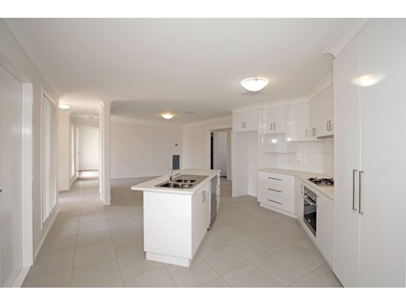 2/24  Hudson Drive, Wagga Wagga NSW 2650