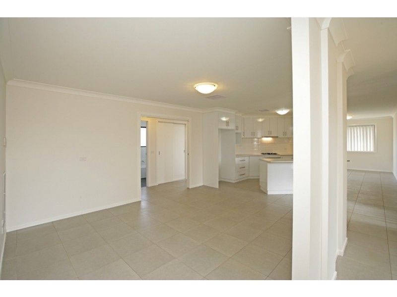 2/24  Hudson Drive, Wagga Wagga NSW 2650