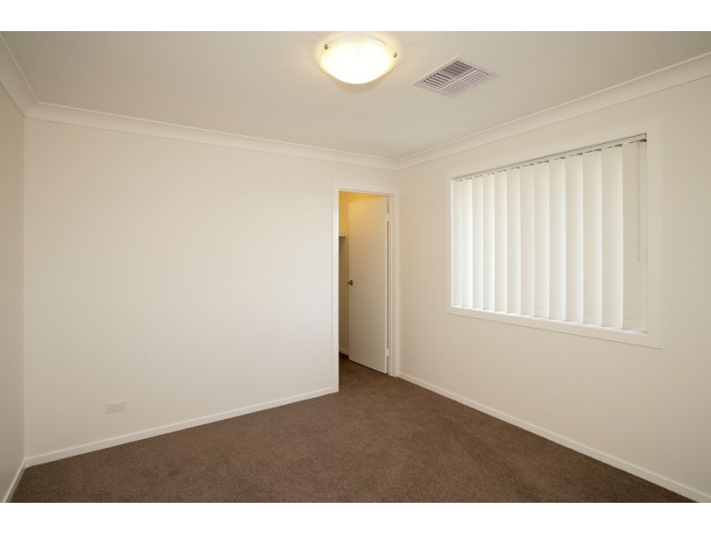 2/24  Hudson Drive, Wagga Wagga NSW 2650