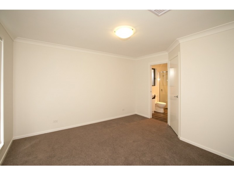 2/24  Hudson Drive, Wagga Wagga NSW 2650