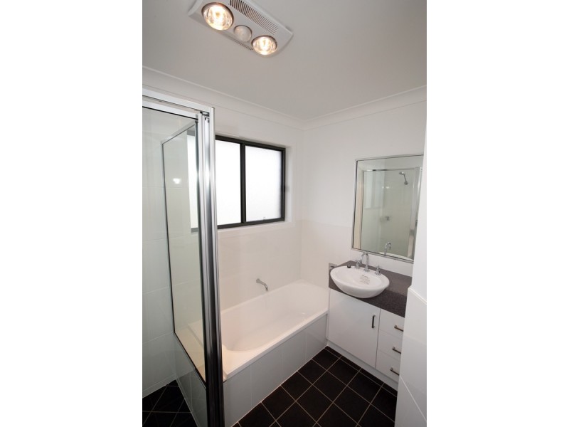 2/24  Hudson Drive, Wagga Wagga NSW 2650