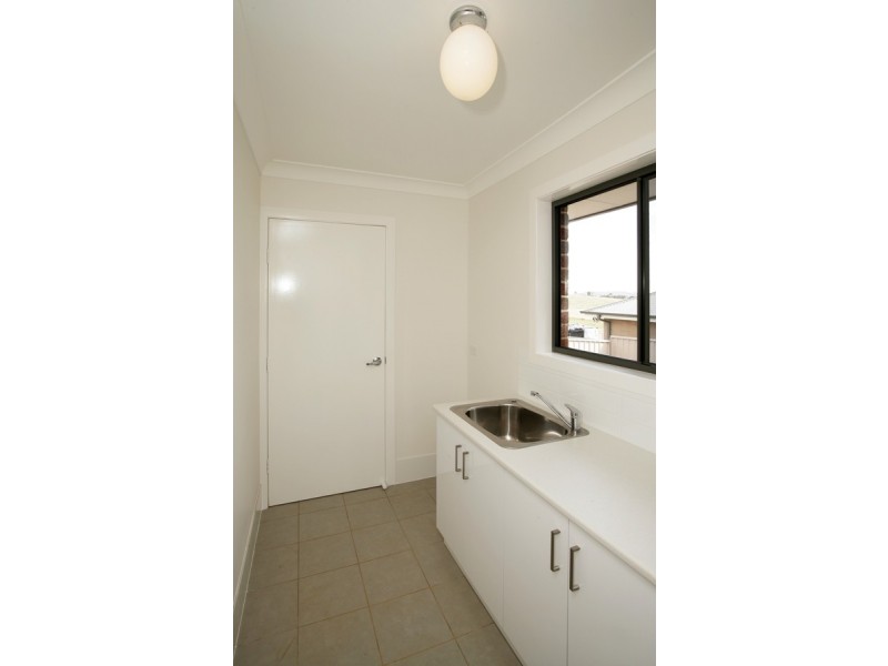 2/24  Hudson Drive, Wagga Wagga NSW 2650