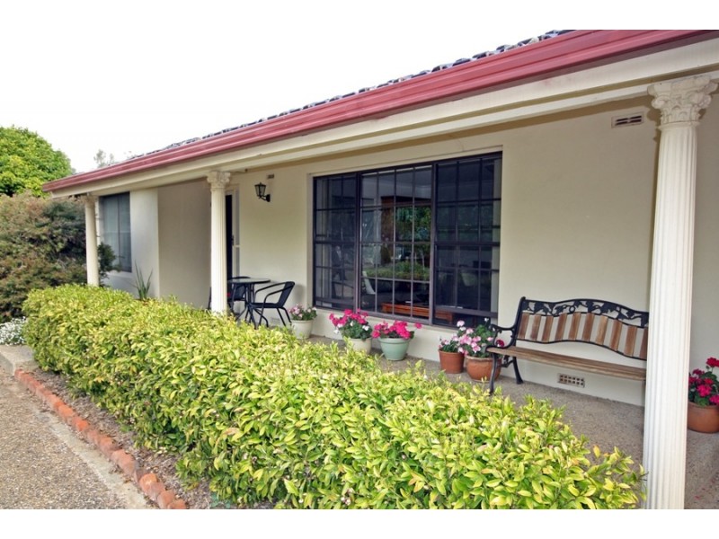 8 Kyeamba Avenue, Wagga Wagga NSW 2650