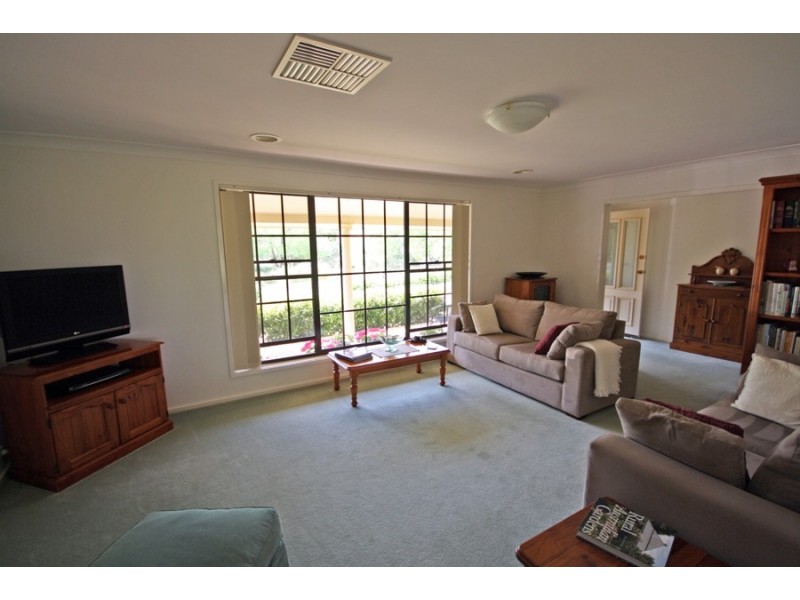 8 Kyeamba Avenue, Wagga Wagga NSW 2650