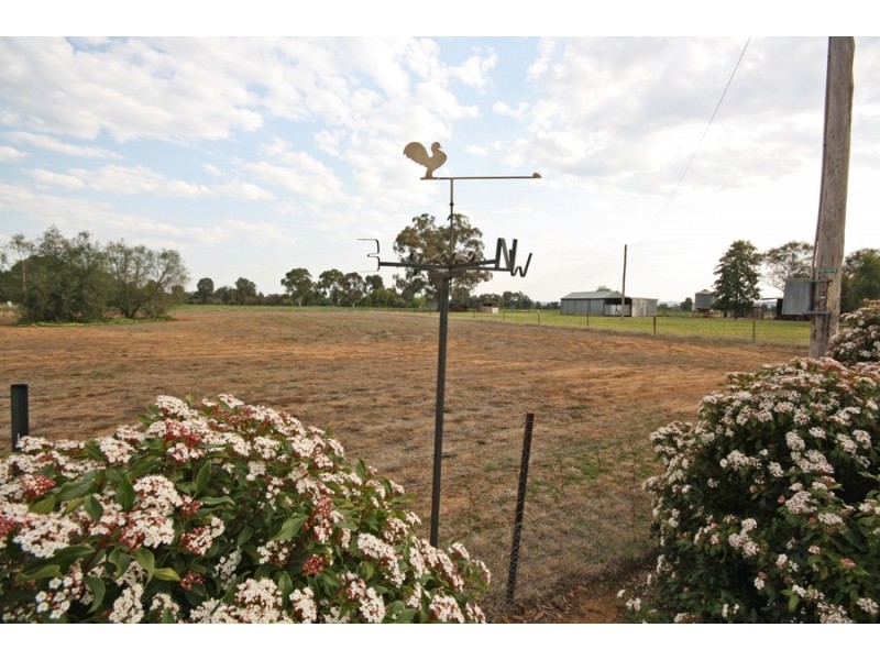 8 Kyeamba Avenue, Wagga Wagga NSW 2650