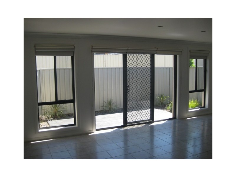 2/27 Dove Street, Wagga Wagga NSW 2650