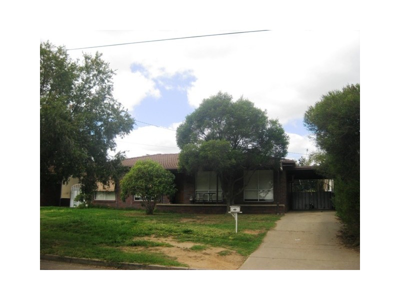49 Truscott Drive, Wagga Wagga NSW 2650