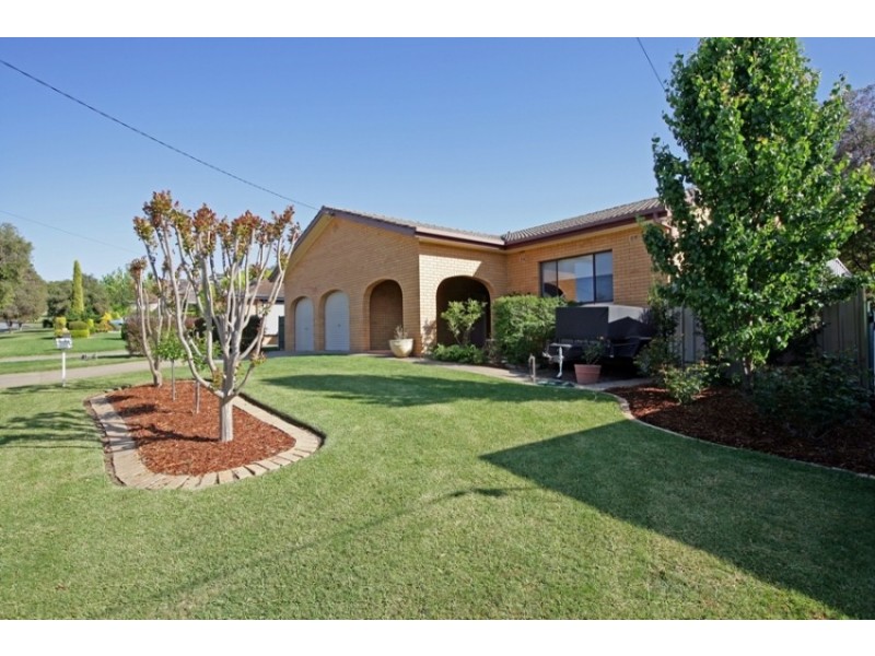 22 Merinda Crescent, Wagga Wagga NSW 2650