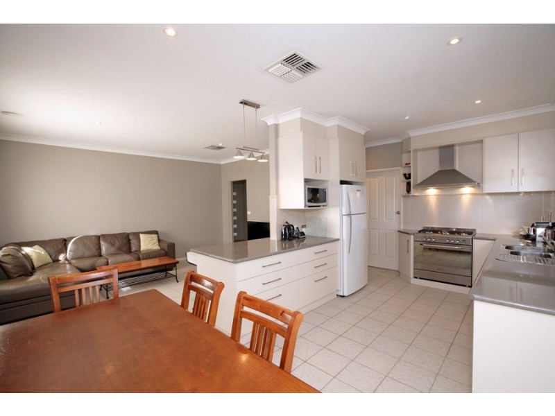 22 Merinda Crescent, Wagga Wagga NSW 2650