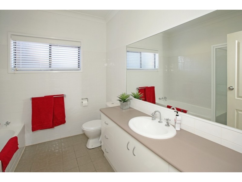 22 Merinda Crescent, Wagga Wagga NSW 2650