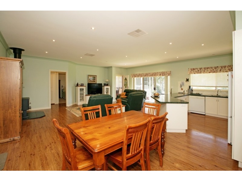 106 Redbank Road, Wagga Wagga NSW 2650