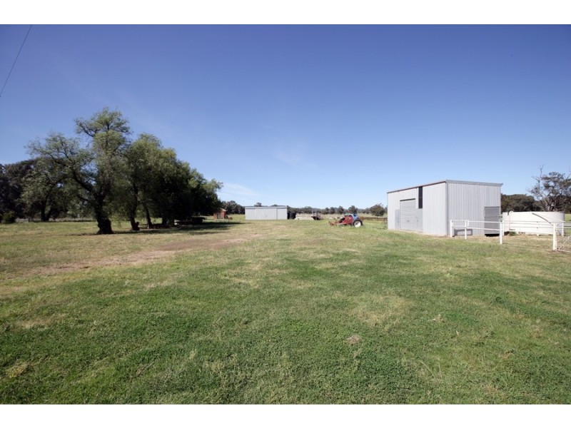 106 Redbank Road, Wagga Wagga NSW 2650
