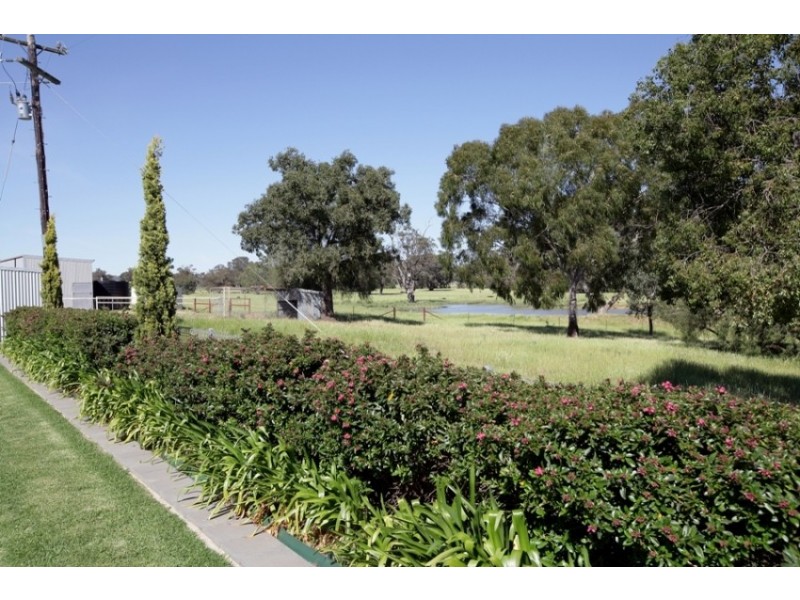 106 Redbank Road, Wagga Wagga NSW 2650