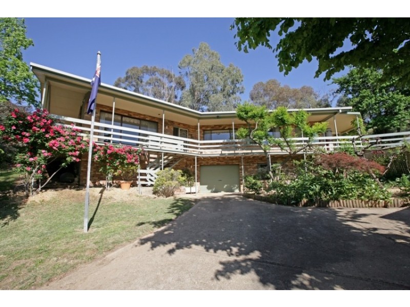 4 Highfield Place, Kooringal NSW 2650