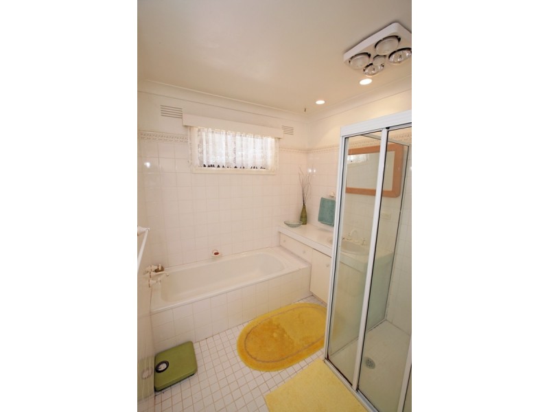 4 Highfield Place, Kooringal NSW 2650