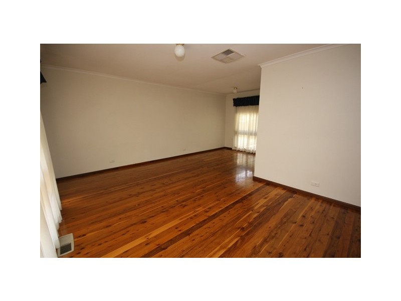 7 Merinda Crescent, Wagga Wagga NSW 2650
