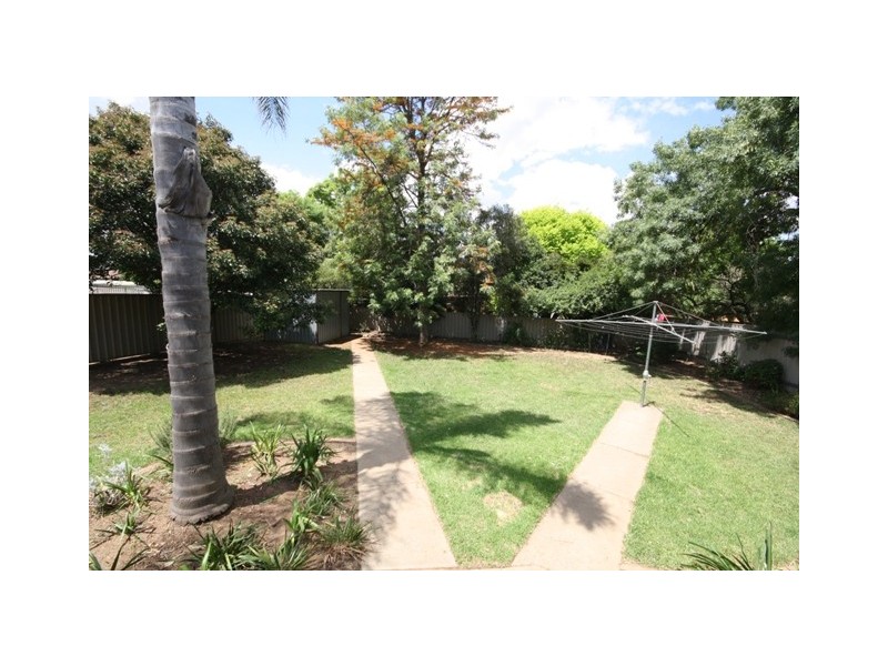 7 Merinda Crescent, Wagga Wagga NSW 2650