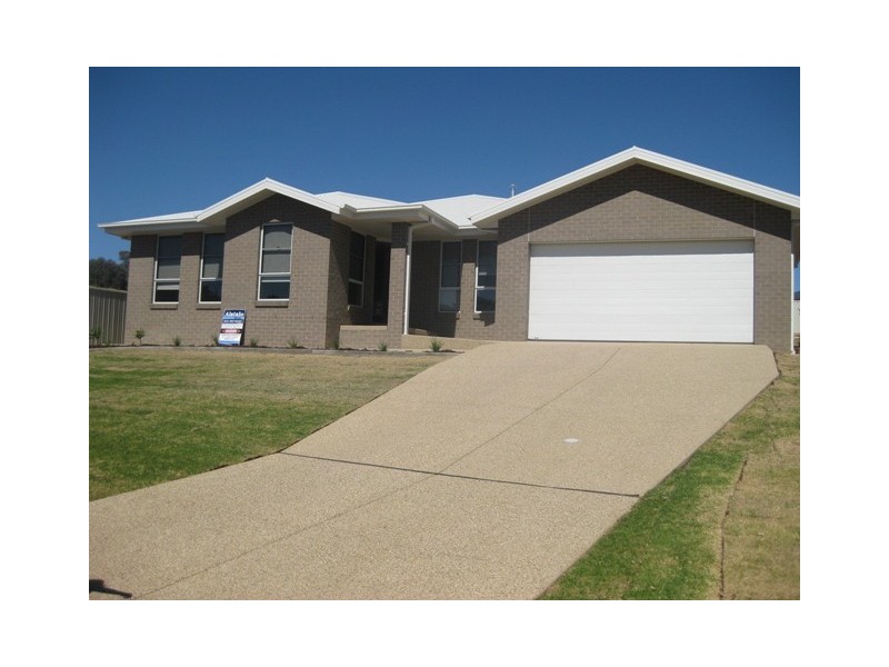 26 Marylands Way, Wagga Wagga NSW 2650