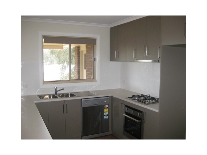 2/22 Truscott Drive, Wagga Wagga NSW 2650