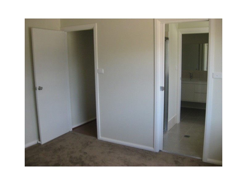 2/22 Truscott Drive, Wagga Wagga NSW 2650