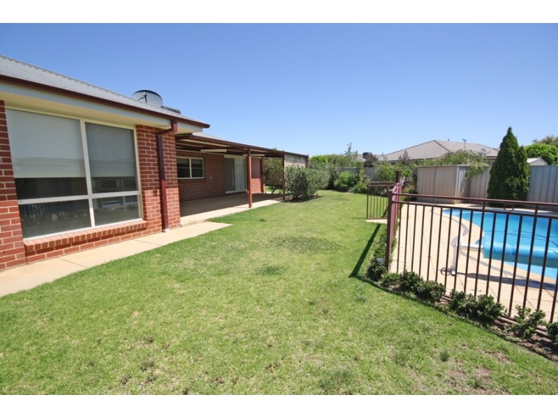 5 Garru Place, Wagga Wagga NSW 2650