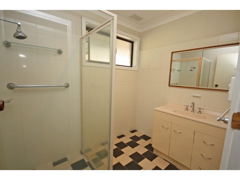 111 McKell Avenue, Wagga Wagga NSW 2650