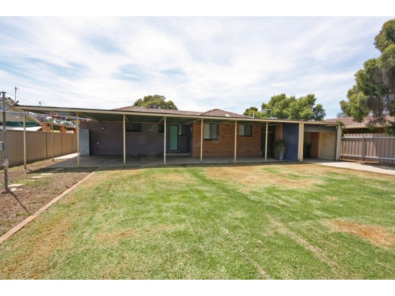 111 McKell Avenue, Wagga Wagga NSW 2650