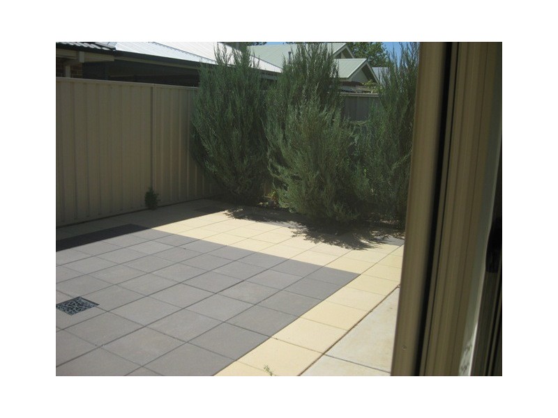 2/14 Gossett St, Wagga Wagga NSW 2650